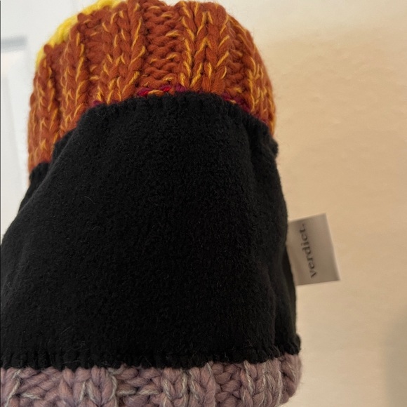 Verdict chasing sunsets Multicolor Knit Pom-Pom Beanie